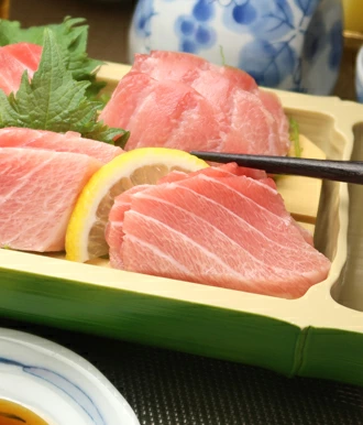 みなみまぐろ ミナミマグロ 南まぐろ 南マグロ 南鮪 インドマグロ とろける甘い脂 口に広がる旨味 ミナミマグロは南の王様と呼ばれます 当店が扱うのは一級品の南まぐろ